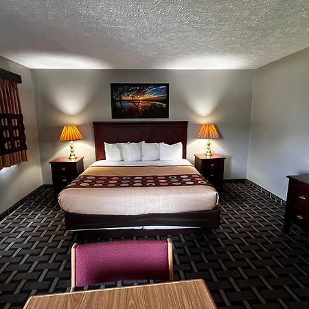 Sky Lodge Inn & Suites - เดลาแวน ภายนอก รูปภาพ