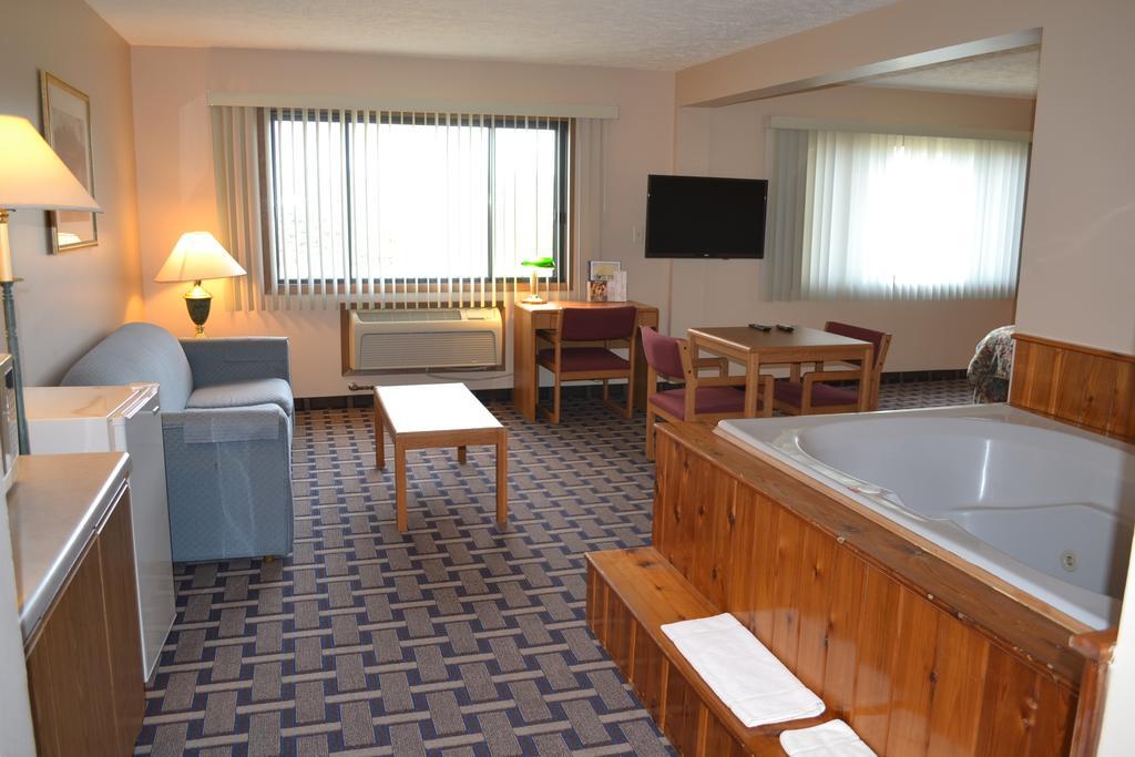 Sky Lodge Inn & Suites - เดลาแวน ภายนอก รูปภาพ