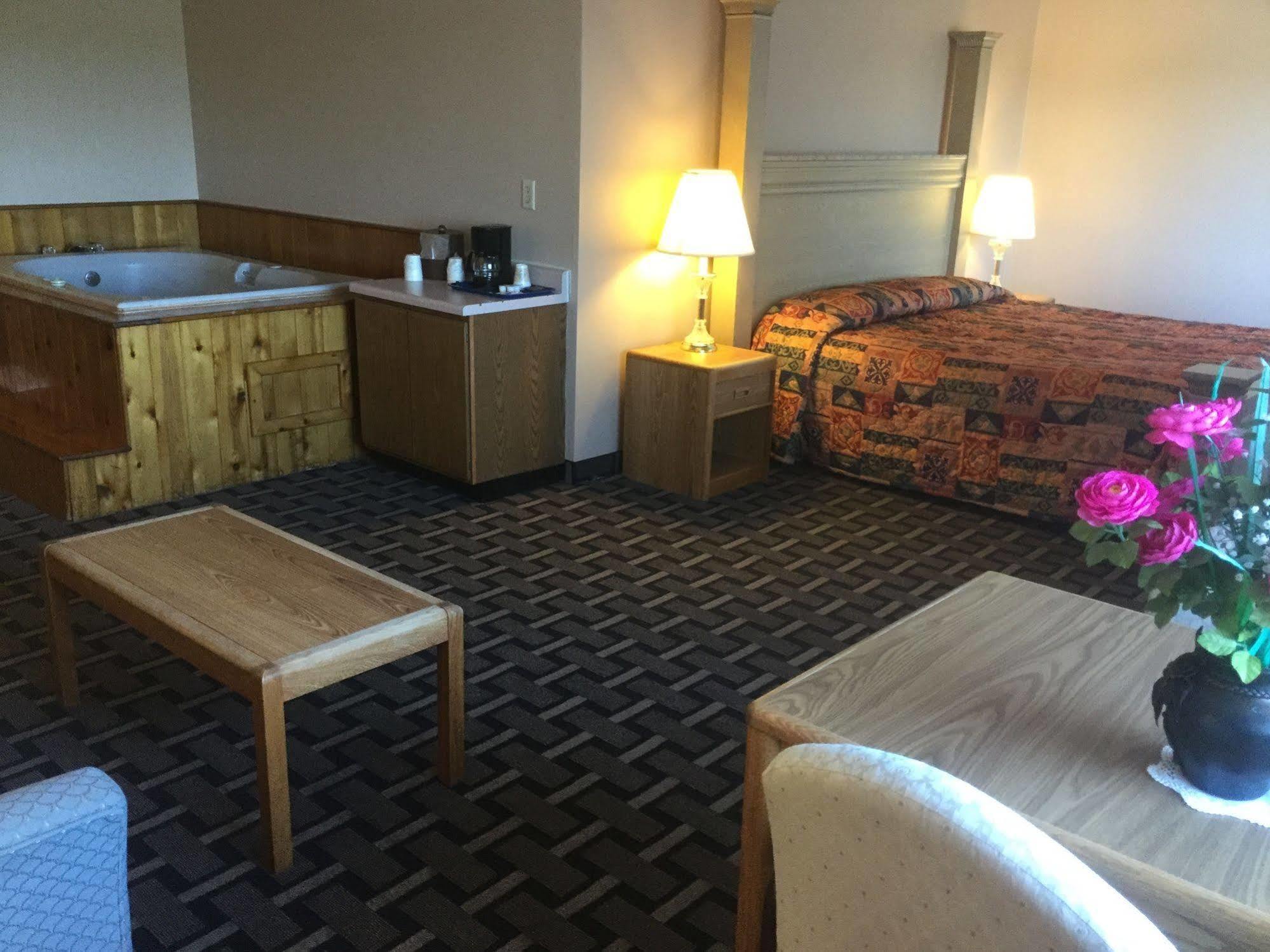 Sky Lodge Inn & Suites - เดลาแวน ภายนอก รูปภาพ