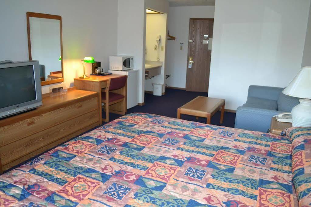 Sky Lodge Inn & Suites - เดลาแวน ภายนอก รูปภาพ