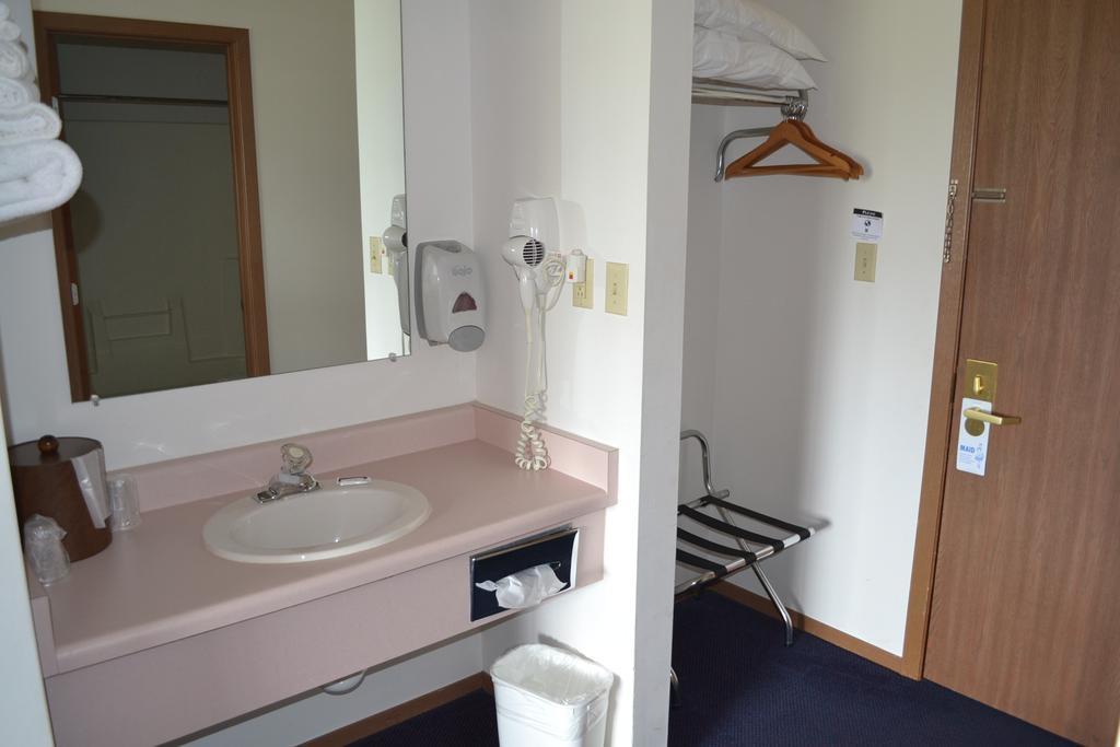 Sky Lodge Inn & Suites - เดลาแวน ภายนอก รูปภาพ